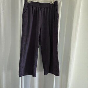 Ecuppa grey , wide legged 3/4 length pant. NEW